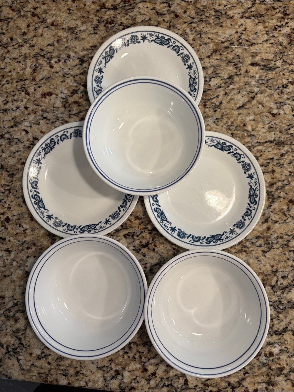 Corelle lot  plates and bowls